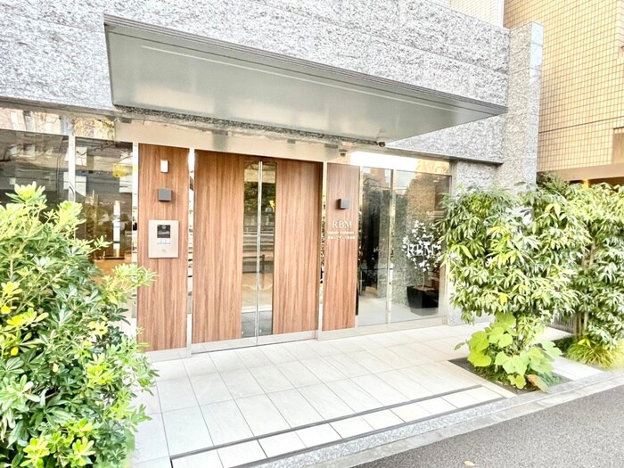 物件外観写真2　(エントランス部分)