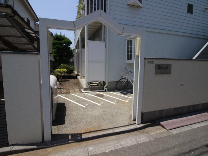 物件外観写真2　(エントランス部分)