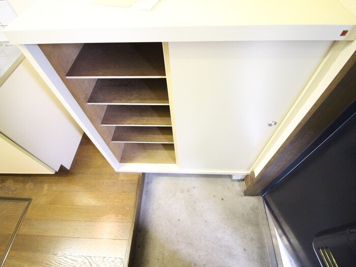 物件内観写真8　(玄関)