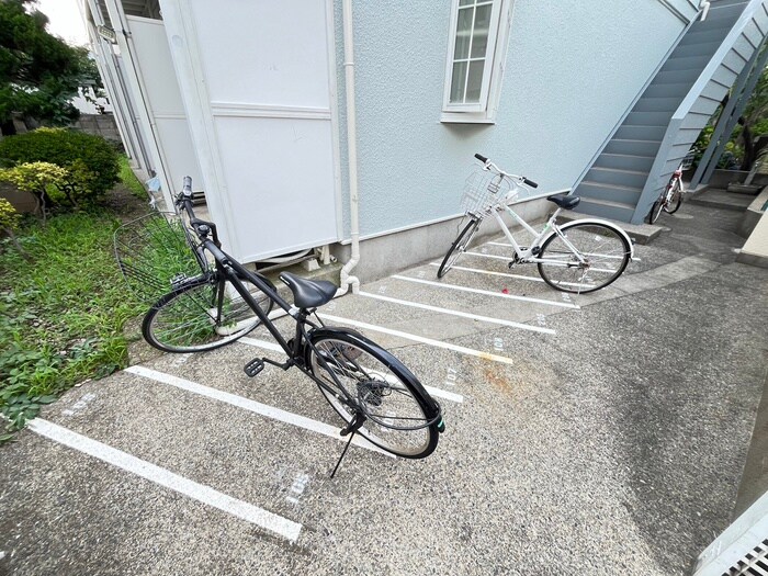 物件外観写真4　(駐輪場)