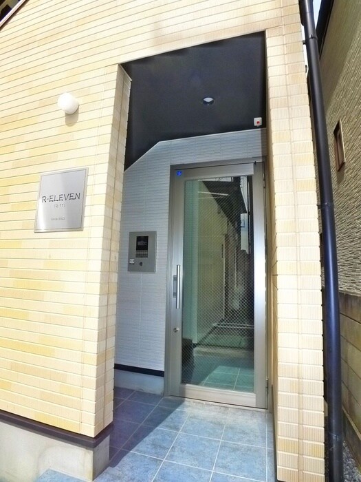 物件外観写真3　(エントランス部分)