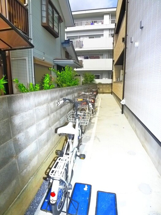 物件外観写真5　(駐輪場)