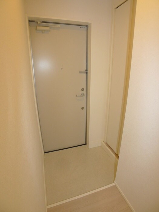 物件内観写真16　(玄関)