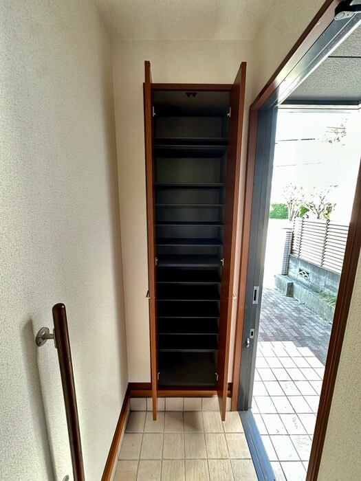 物件内観写真16　(玄関)