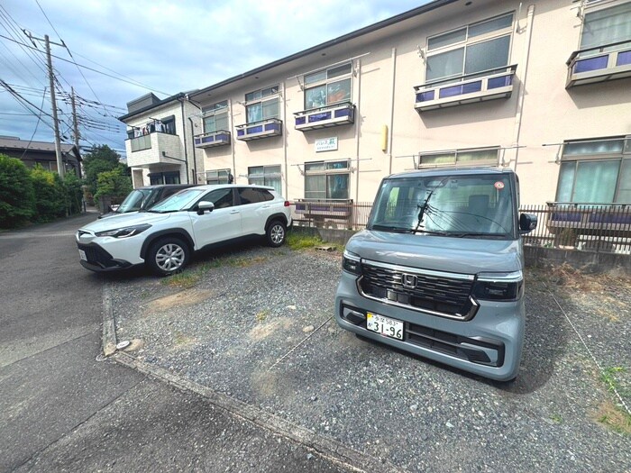 物件外観写真2　(駐車場)