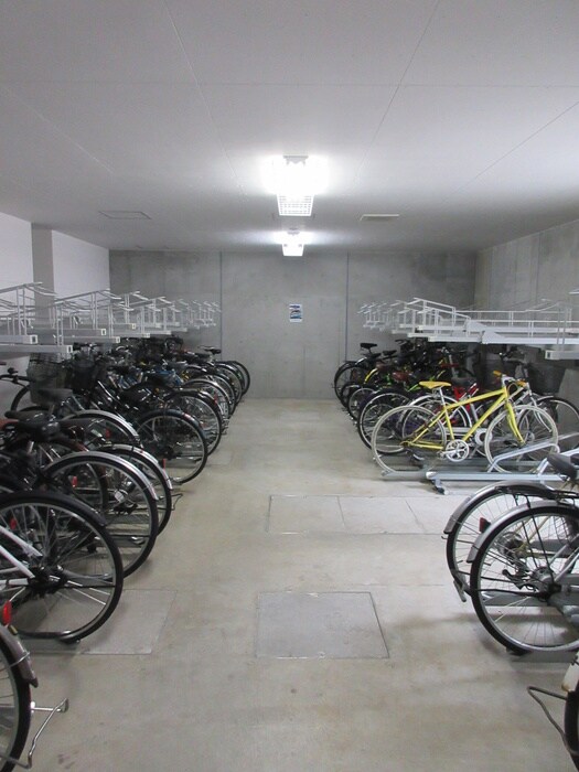 物件外観写真6　(駐輪場)