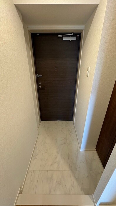 物件内観写真16　(玄関)