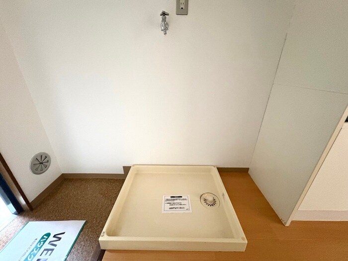 物件内観写真16　(洗濯機置場)