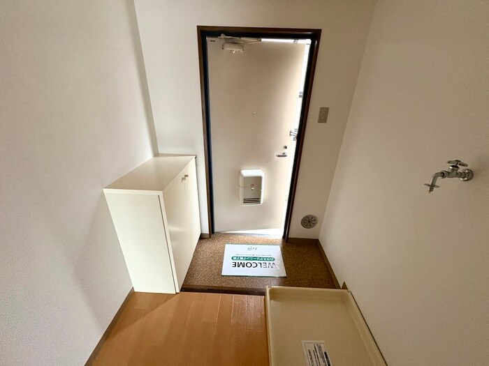 物件内観写真18　(玄関)