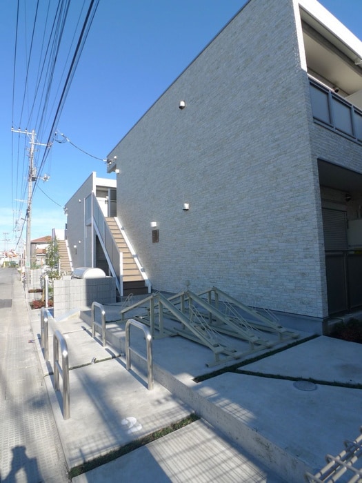 物件外観写真3　(駐輪場)