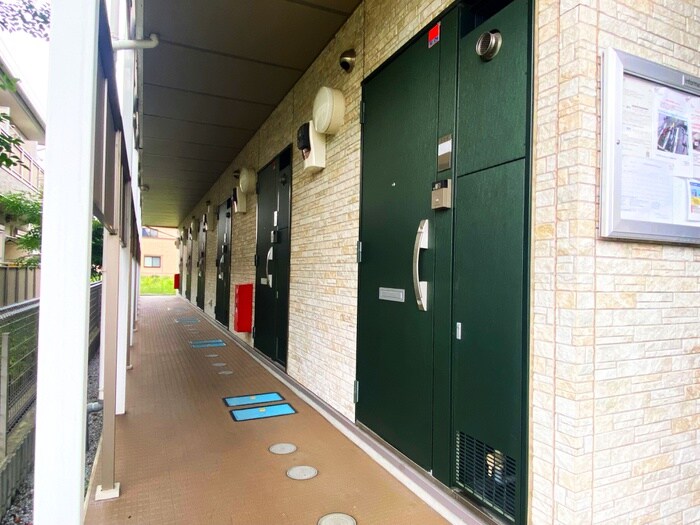 物件外観写真4　(エントランス部分)