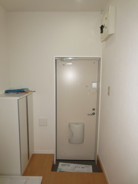 物件内観写真16　(玄関)