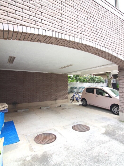 物件外観写真6　(駐車場)