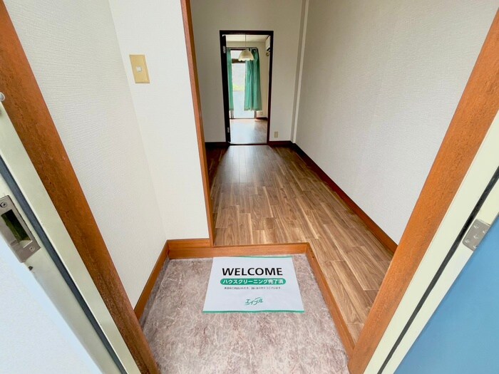 物件内観写真8　(玄関)