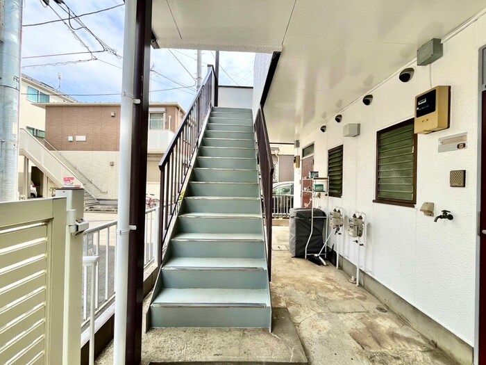 物件外観写真3　(エントランス部分)