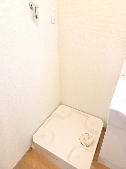 物件内観写真14　(洗濯機置場)