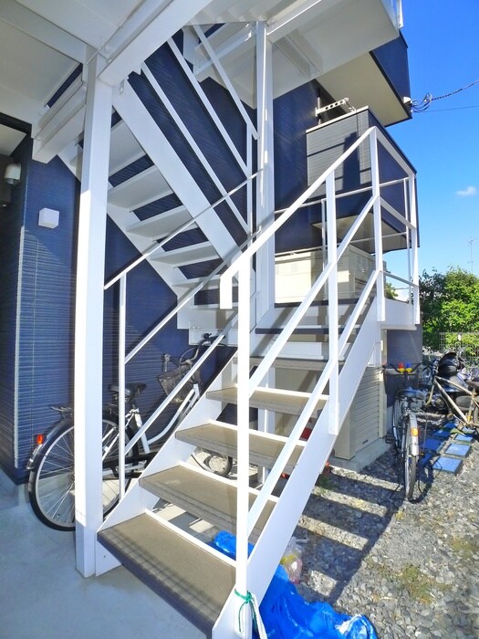 物件外観写真2　(エントランス部分)