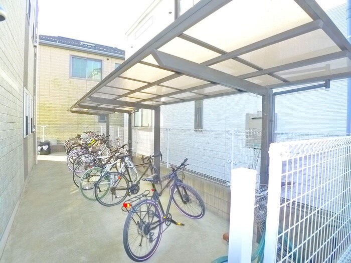 物件外観写真5　(駐輪場)