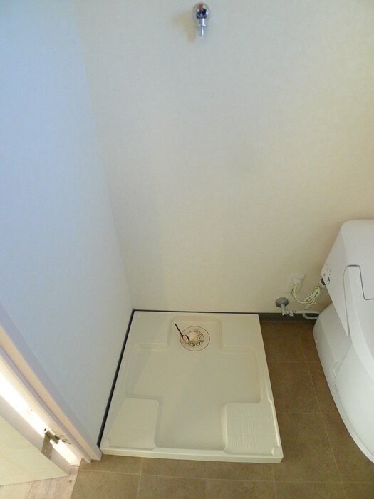 物件内観写真16　(洗濯機置場)