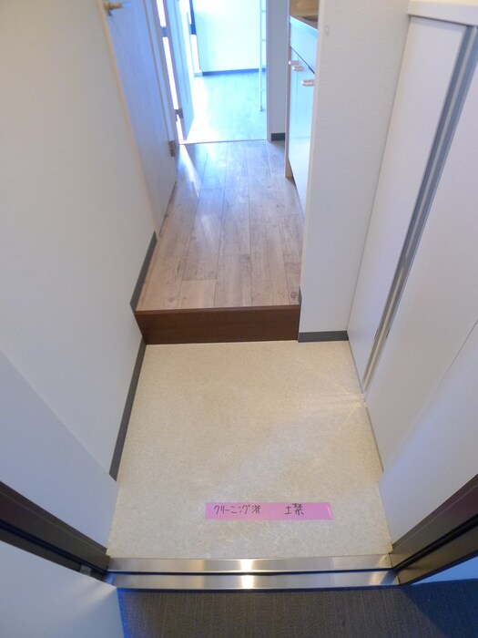 物件内観写真17　(玄関)