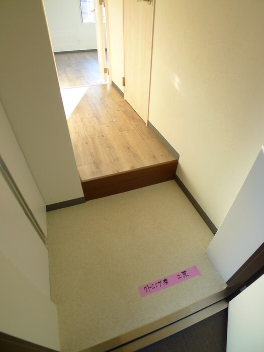 物件内観写真18　(玄関)