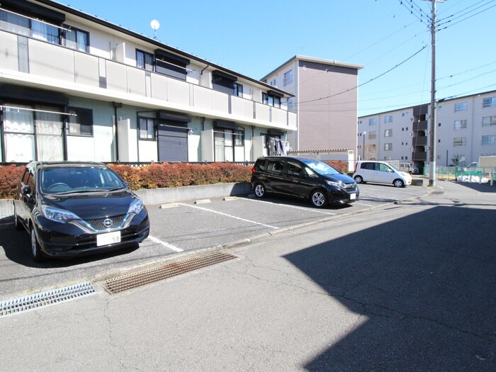 物件外観写真4　(駐車場)