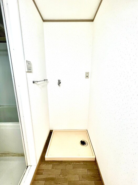 物件内観写真11　(洗濯機置場)