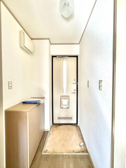 物件内観写真13　(玄関)