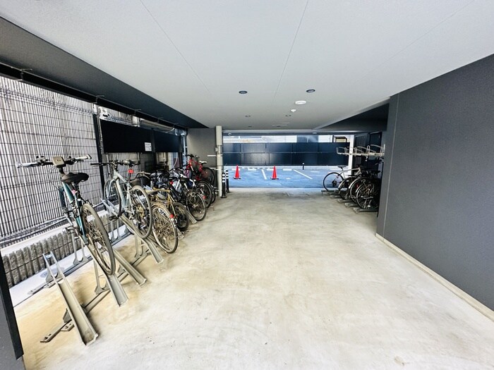 物件外観写真4　(駐輪場)