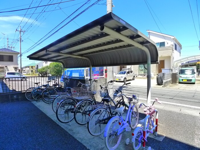 物件外観写真4　(駐輪場)