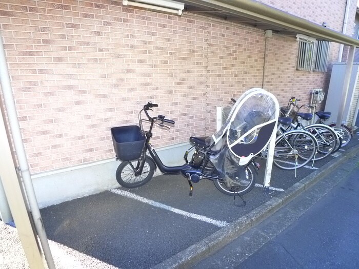物件外観写真4　(駐輪場)