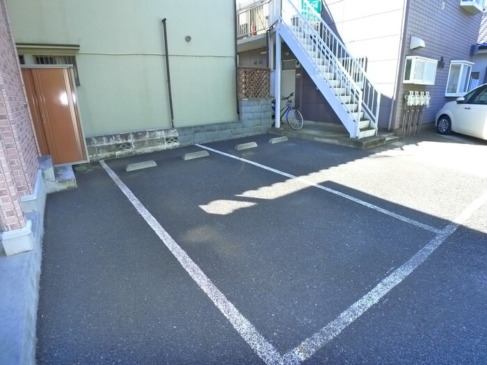 物件外観写真5　(駐車場)
