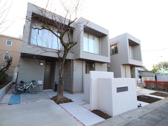 物件外観写真2　(駐車場)