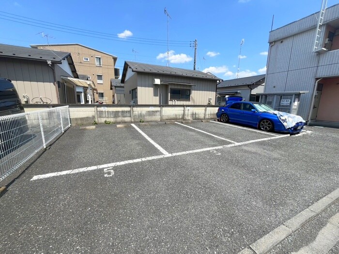 物件外観写真4　(駐車場)