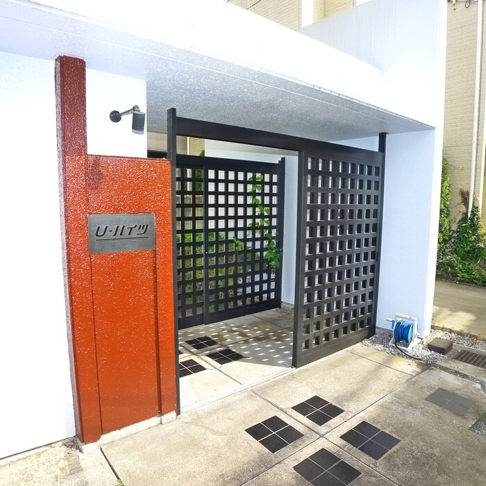 物件外観写真4　(エントランス部分)