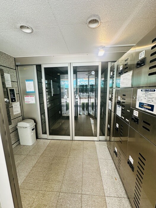 物件外観写真2　(エントランス部分)