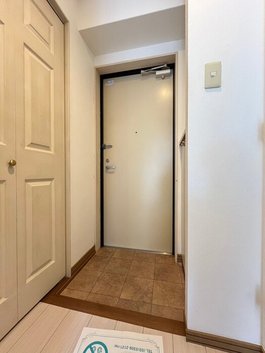 物件内観写真15　(玄関)