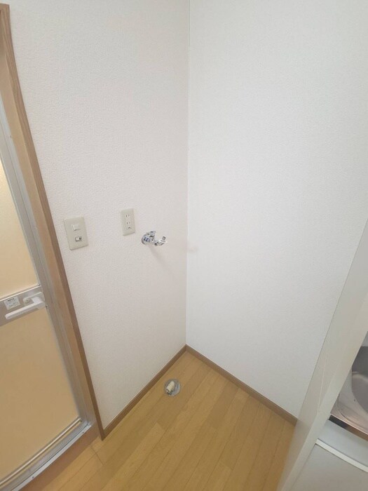 物件内観写真16　(洗濯機置場)