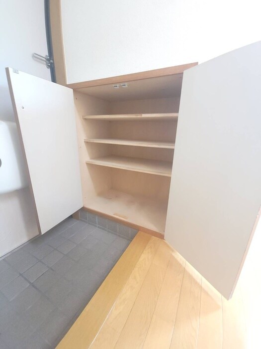 物件内観写真18　(靴箱)