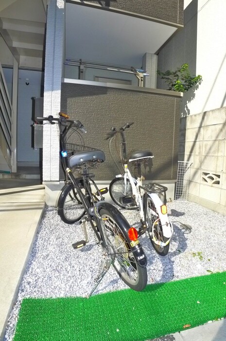 物件外観写真3　(駐輪場)