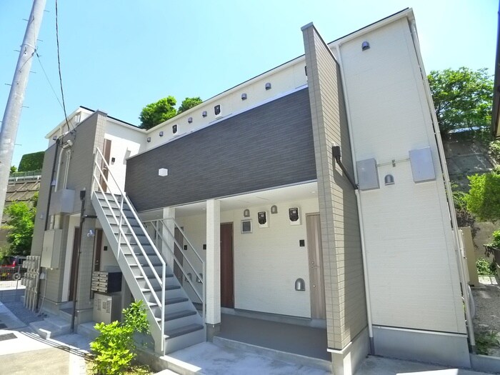 物件外観写真2　(エントランス部分)