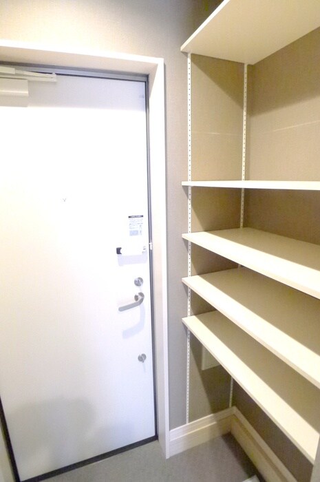 物件内観写真9　(玄関)