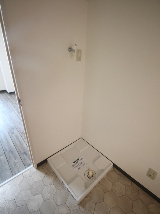 物件内観写真9　(洗濯機置場)