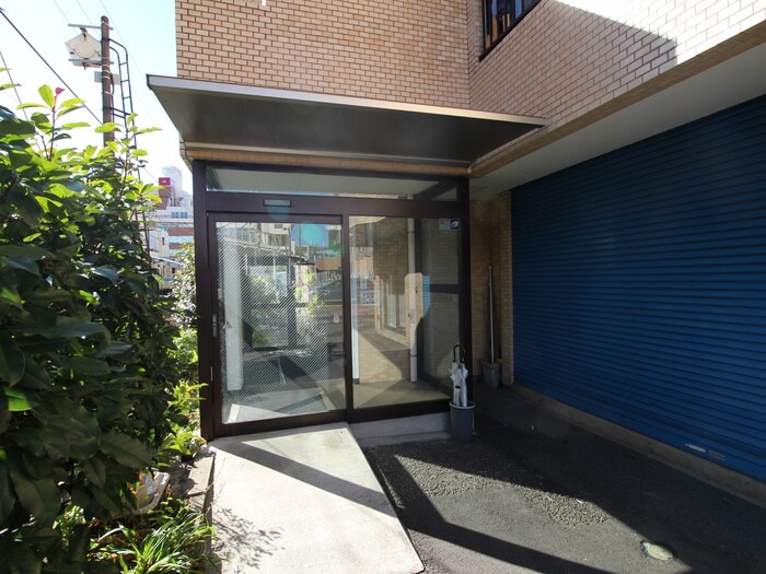 物件外観写真6　(エントランス部分)