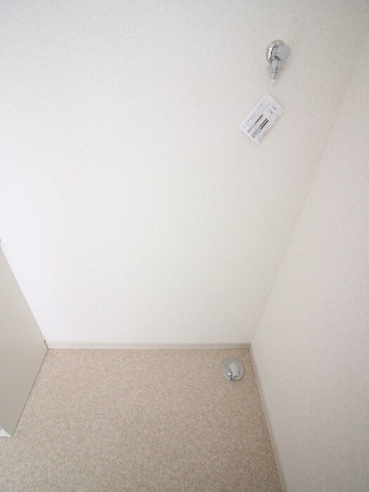 物件内観写真15　(洗濯機置場)