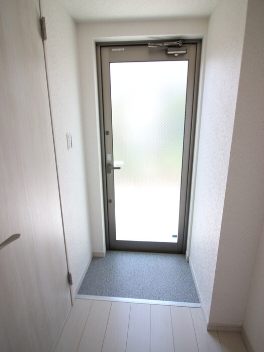 物件内観写真16　(玄関)