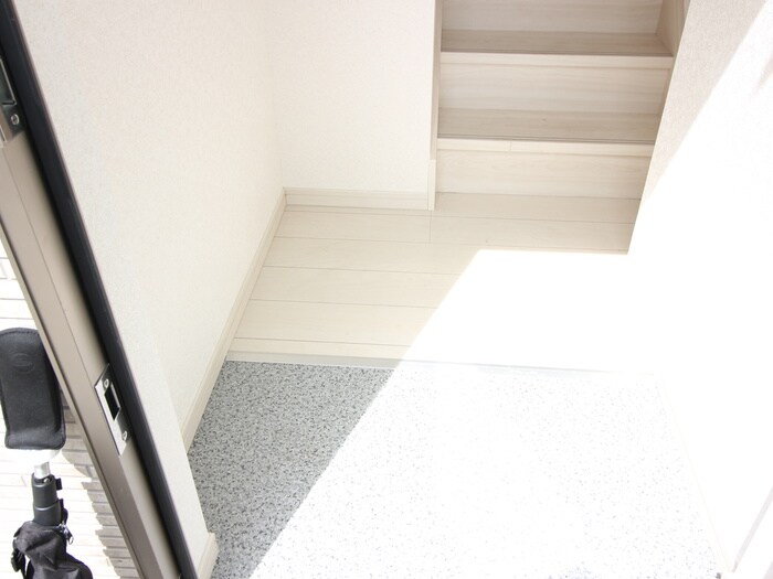 物件内観写真18　(玄関)