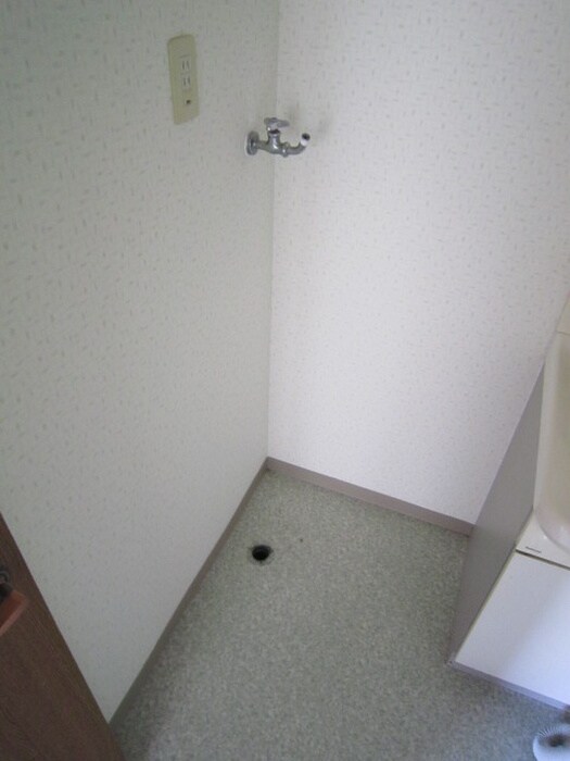 物件内観写真10　(洗濯機置場)