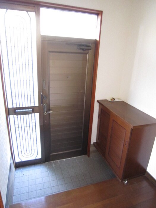 物件内観写真12　(玄関)
