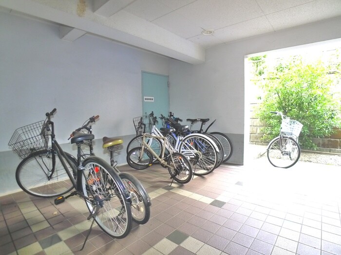 物件外観写真3　(駐輪場)